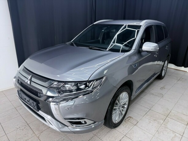 mitsubishi-outlander-plug-in-petrol-2020-big-2