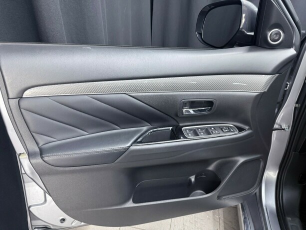 mitsubishi-outlander-plug-in-petrol-2020-big-10