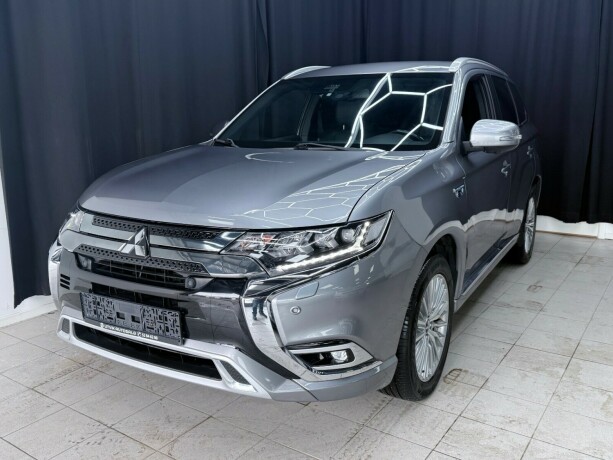 mitsubishi-outlander-plug-in-petrol-2020-big-0
