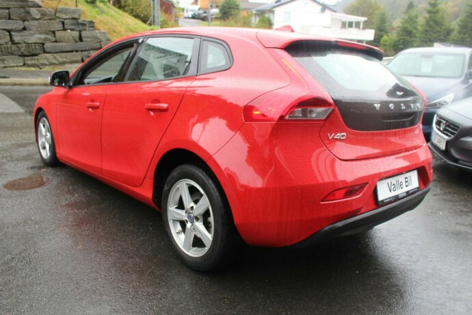 volvo-v40-diesel-2015-big-2