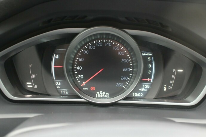 volvo-v40-diesel-2015-big-8