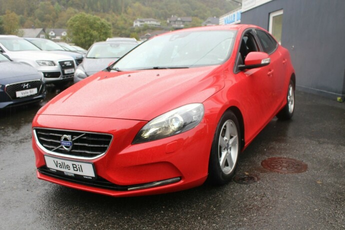 volvo-v40-diesel-2015-big-1