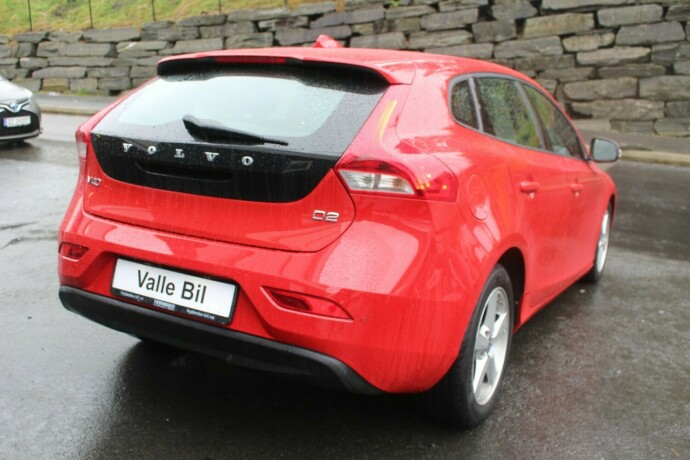 volvo-v40-diesel-2015-big-3