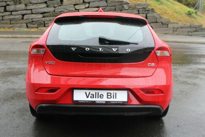 volvo-v40-diesel-2015-big-4