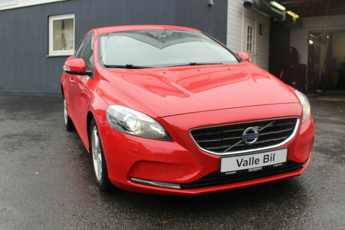 volvo-v40-diesel-2015-big-0