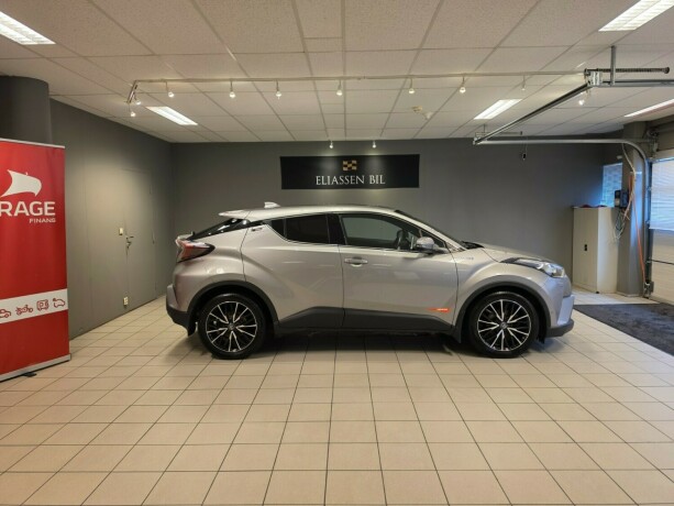 toyota-c-hr-elektrisitetbensin-2018-big-3