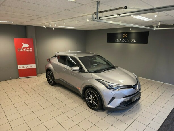 toyota-c-hr-elektrisitetbensin-2018-big-1