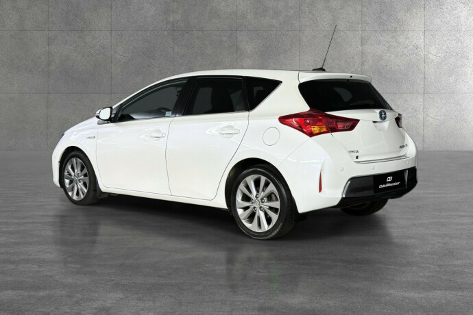 toyota-auris-bensin-2013-big-5