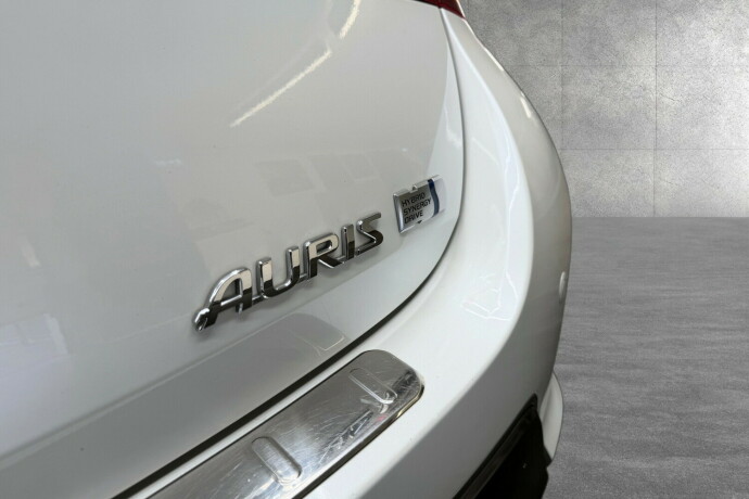 toyota-auris-bensin-2013-big-17
