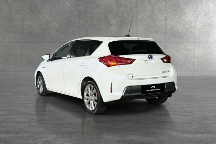 toyota-auris-bensin-2013-big-6