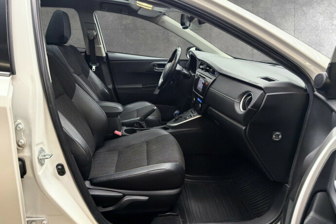 toyota-auris-bensin-2013-big-38