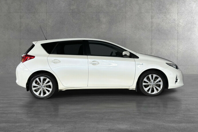 toyota-auris-bensin-2013-big-10