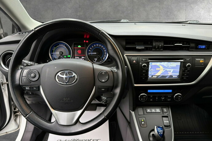 toyota-auris-bensin-2013-big-21