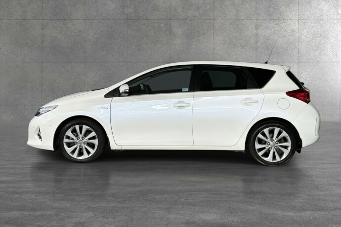 toyota-auris-bensin-2013-big-4