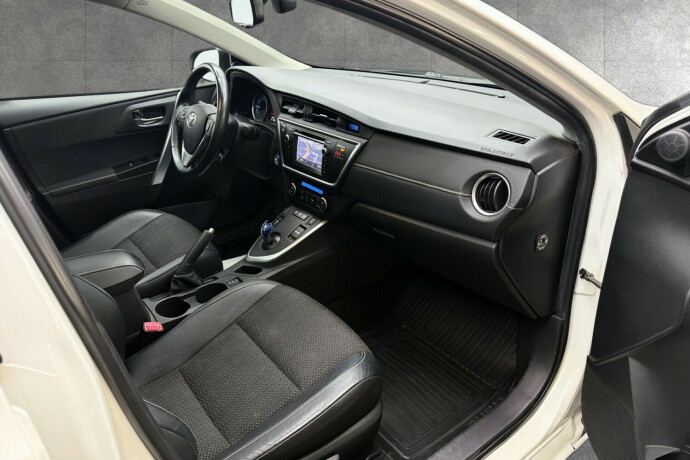 toyota-auris-bensin-2013-big-39