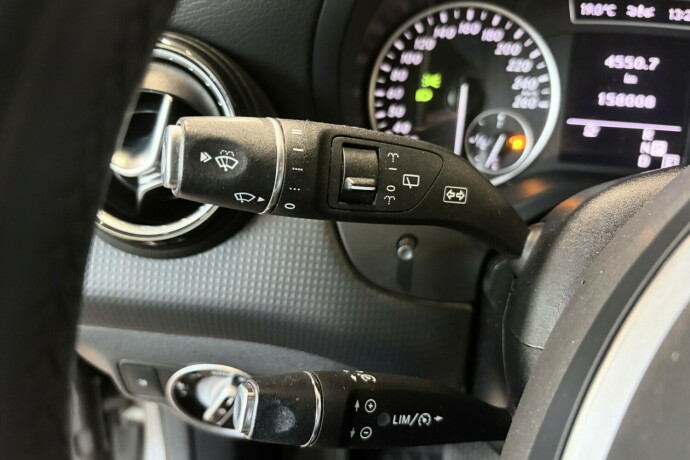 mercedes-benz-a180-bensin-2013-big-24