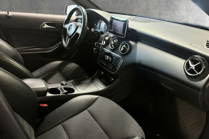 mercedes-benz-a180-bensin-2013-big-17