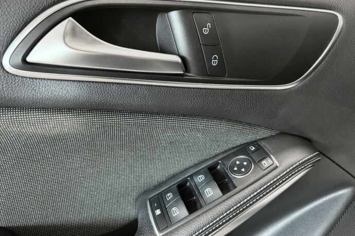 mercedes-benz-a180-bensin-2013-big-22
