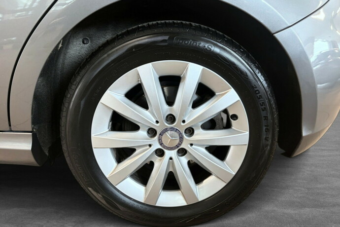 mercedes-benz-a180-bensin-2013-big-26