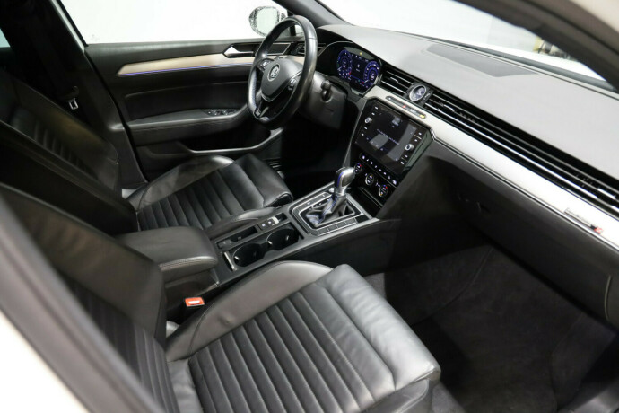 volkswagen-passat-plug-in-petrol-2018-big-10