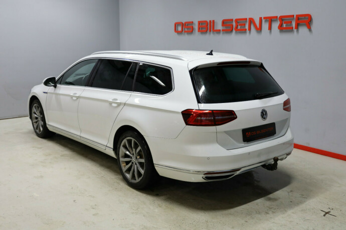 volkswagen-passat-plug-in-petrol-2018-big-3