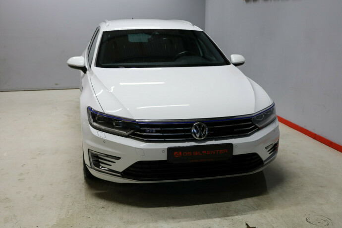volkswagen-passat-plug-in-petrol-2018-big-1