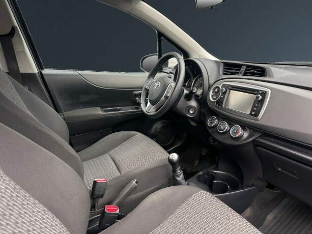 toyota-yaris-bensin-2013-big-11