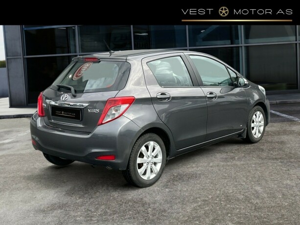 toyota-yaris-bensin-2013-big-7