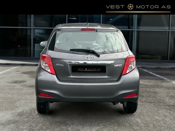 toyota-yaris-bensin-2013-big-5