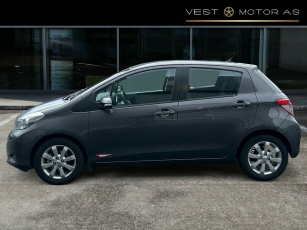 toyota-yaris-bensin-2013-big-3