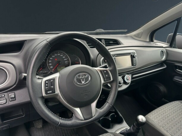 toyota-yaris-bensin-2013-big-9