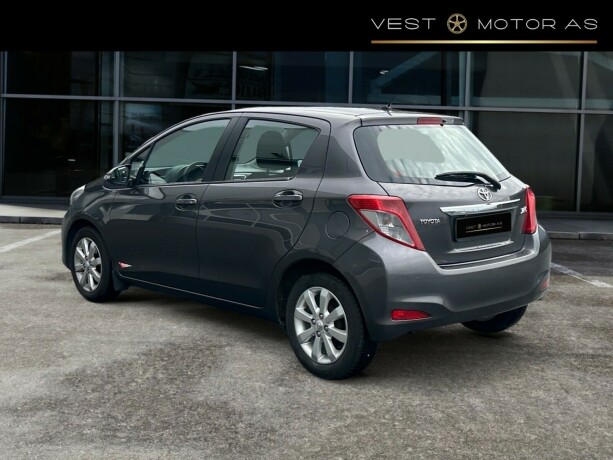toyota-yaris-bensin-2013-big-4
