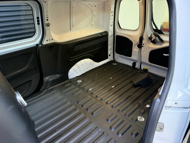 citroen-berlingo-diesel-2020-big-23