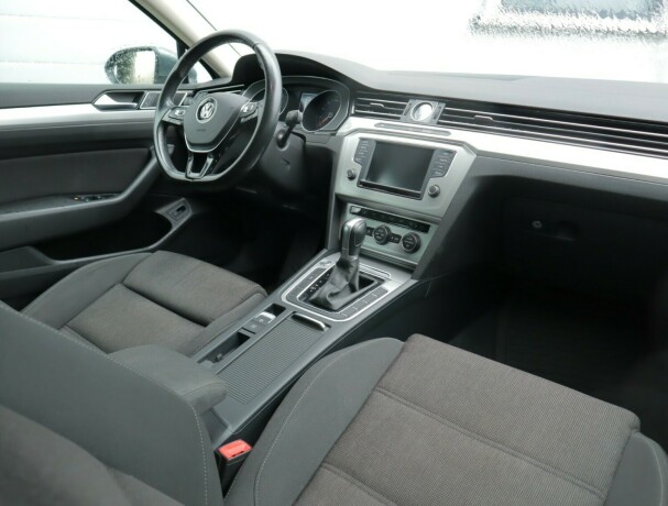 volkswagen-passat-diesel-2016-big-11