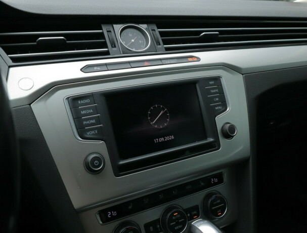 volkswagen-passat-diesel-2016-big-19