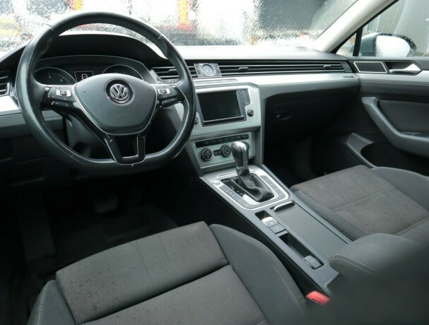 volkswagen-passat-diesel-2016-big-8