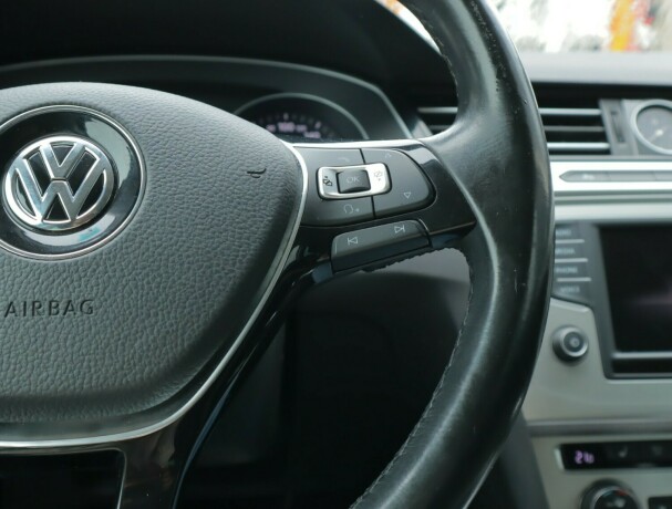volkswagen-passat-diesel-2016-big-14