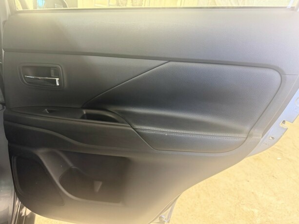 mitsubishi-outlander-bensin-2012-big-24