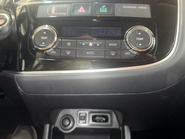 mitsubishi-outlander-bensin-2012-big-15