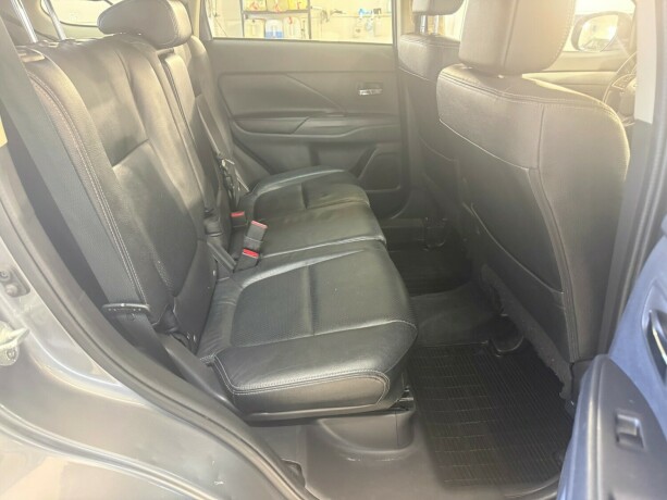 mitsubishi-outlander-bensin-2012-big-25