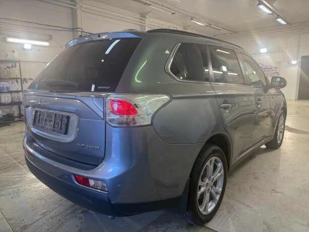 mitsubishi-outlander-bensin-2012-big-5