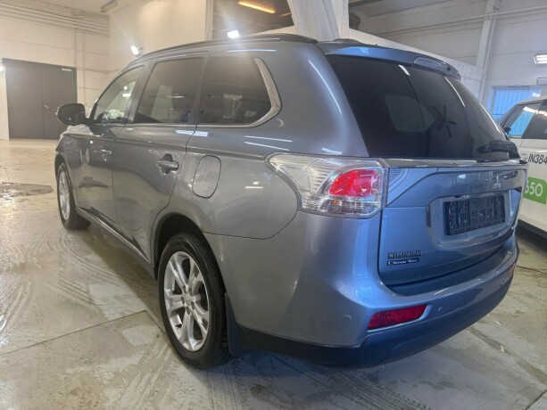 mitsubishi-outlander-bensin-2012-big-3