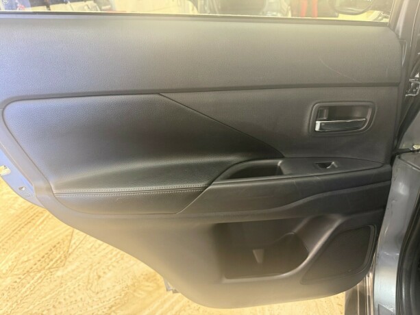 mitsubishi-outlander-bensin-2012-big-28
