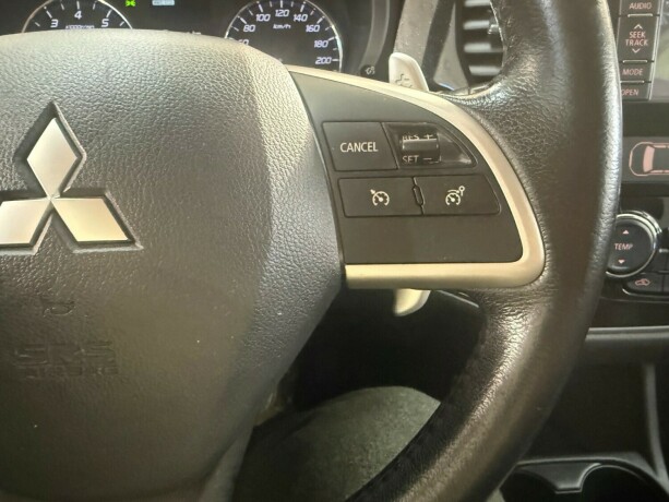 mitsubishi-outlander-bensin-2012-big-12