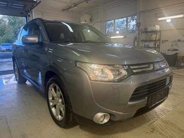 mitsubishi-outlander-bensin-2012-big-7