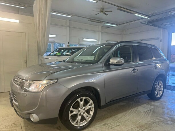 mitsubishi-outlander-bensin-2012-big-1