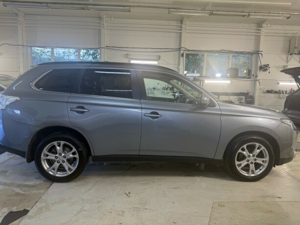 mitsubishi-outlander-bensin-2012-big-6