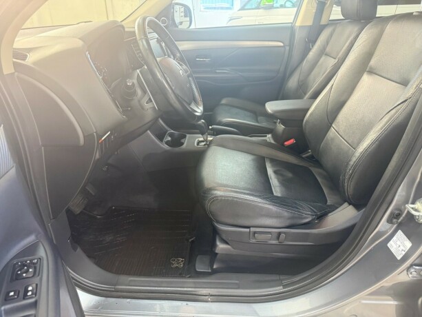 mitsubishi-outlander-bensin-2012-big-30