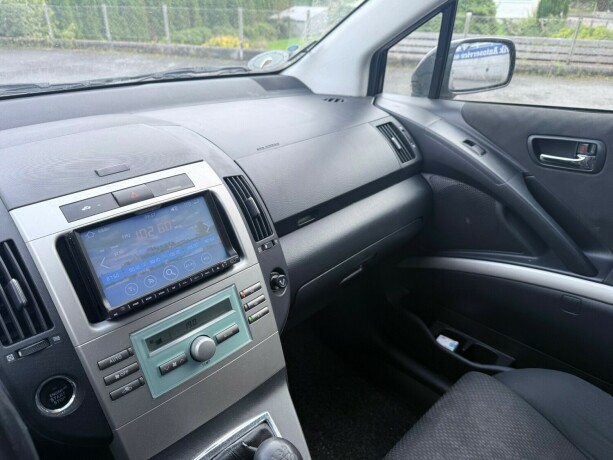 toyota-corolla-verso-diesel-2004-big-16