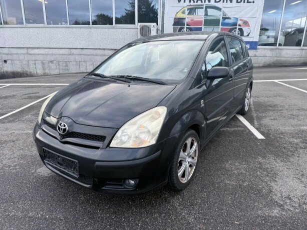 toyota-corolla-verso-diesel-2004-big-0